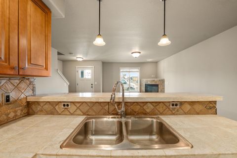 Tiny photo for 413 NW 25th Street, Redmond, OR 97756 (MLS # 220213172)