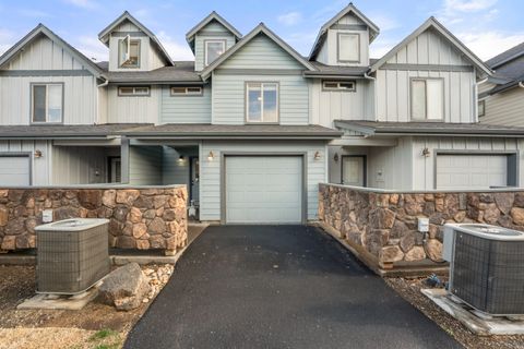 Tiny photo for 413 NW 25th Street, Redmond, OR 97756 (MLS # 220213172)