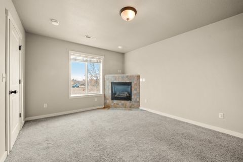 Tiny photo for 413 NW 25th Street, Redmond, OR 97756 (MLS # 220213172)