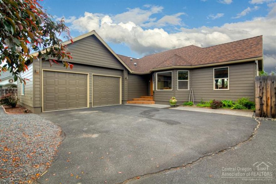 Cascade Mountain Views, spacious home in the private Starwood community of Tumalo. EZ access to Hwy 97, minutes away from Bend/Redmond & the Deschutes. Lg cul de sac lot w/expansive back deck & yard for summer entertainment. Tons of windows, SolarTubes to let in CO sun. Wood laminate throughout, new paint inside & out. Home backs to common green space. Neighborhood has walking trails, dog park & designated RV parking area. Fenced yard, auto sprinklers, low maintenance landscape. Must See!