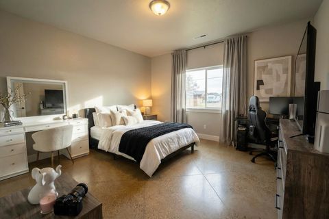 Tiny photo for 594 W Gregory Road, Central Point, OR 97502 (MLS # 220213594)