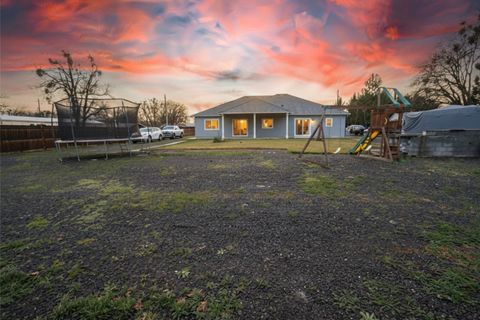 Tiny photo for 594 W Gregory Road, Central Point, OR 97502 (MLS # 220213594)