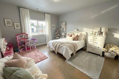 Tiny photo for 594 W Gregory Road, Central Point, OR 97502 (MLS # 220213594)