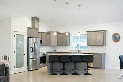 Tiny photo for 594 W Gregory Road, Central Point, OR 97502 (MLS # 220213594)