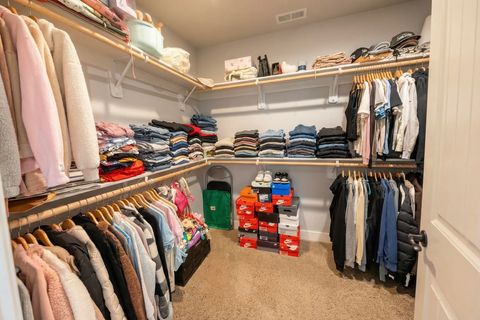 Tiny photo for 594 W Gregory Road, Central Point, OR 97502 (MLS # 220213594)