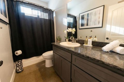 Tiny photo for 594 W Gregory Road, Central Point, OR 97502 (MLS # 220213594)