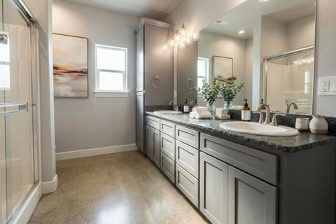 Tiny photo for 594 W Gregory Road, Central Point, OR 97502 (MLS # 220213594)