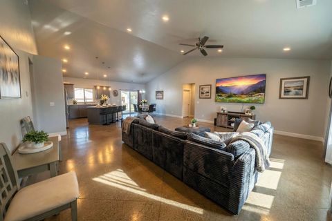 Tiny photo for 594 W Gregory Road, Central Point, OR 97502 (MLS # 220213594)