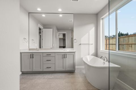 Tiny photo for 1153 Pumpkin #322, Eagle Point, OR 97524 (MLS # 220215052)