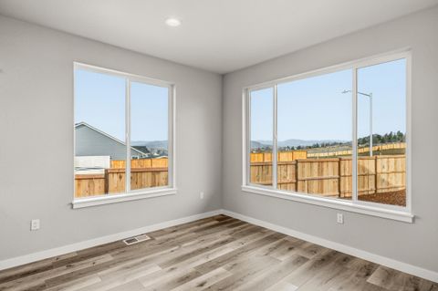 Tiny photo for 1153 Pumpkin #322, Eagle Point, OR 97524 (MLS # 220215052)