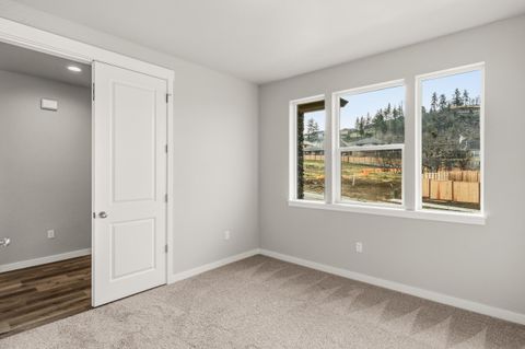 Tiny photo for 1153 Pumpkin #322, Eagle Point, OR 97524 (MLS # 220215052)