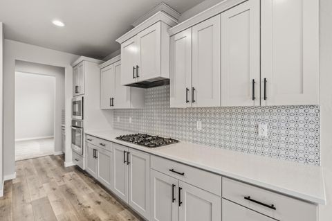 Tiny photo for 1153 Pumpkin #322, Eagle Point, OR 97524 (MLS # 220215052)