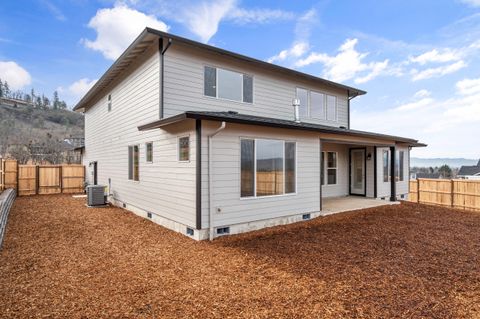 Tiny photo for 1153 Pumpkin #322, Eagle Point, OR 97524 (MLS # 220215052)