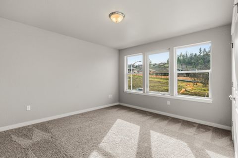 Tiny photo for 1153 Pumpkin #322, Eagle Point, OR 97524 (MLS # 220215052)