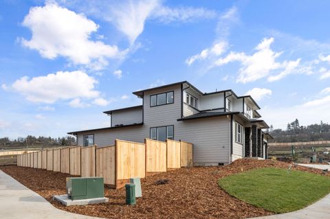 Tiny photo for 1153 Pumpkin #322, Eagle Point, OR 97524 (MLS # 220215052)