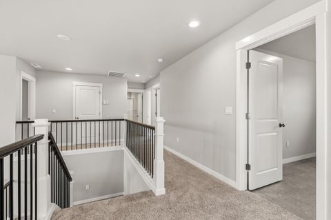 Tiny photo for 1153 Pumpkin #322, Eagle Point, OR 97524 (MLS # 220215052)