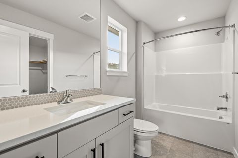 Tiny photo for 1153 Pumpkin #322, Eagle Point, OR 97524 (MLS # 220215052)