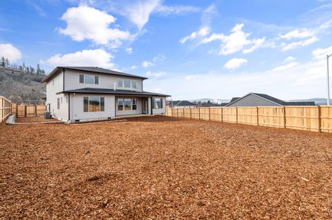 Tiny photo for 1153 Pumpkin #322, Eagle Point, OR 97524 (MLS # 220215052)