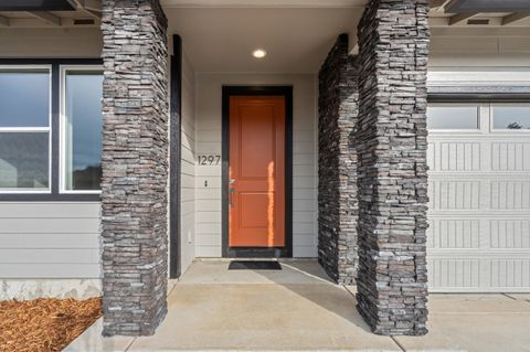 Tiny photo for 1153 Pumpkin #322, Eagle Point, OR 97524 (MLS # 220215052)