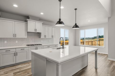 Tiny photo for 1153 Pumpkin #322, Eagle Point, OR 97524 (MLS # 220215052)