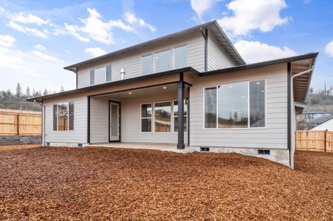 Tiny photo for 1153 Pumpkin #322, Eagle Point, OR 97524 (MLS # 220215052)