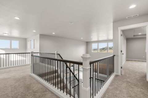 Tiny photo for 1153 Pumpkin #322, Eagle Point, OR 97524 (MLS # 220215052)