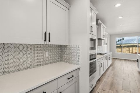 Tiny photo for 1153 Pumpkin #322, Eagle Point, OR 97524 (MLS # 220215052)