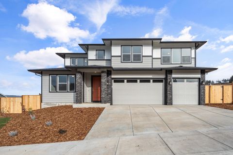 Photo of 1153 Pumpkin #322, Eagle Point, OR 97524 (MLS # 220215052)