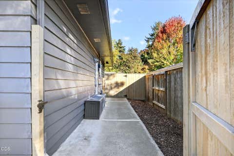 Tiny photo for 349 Lindero AVE, Medford, OR 97504 (MLS # 220227095)
