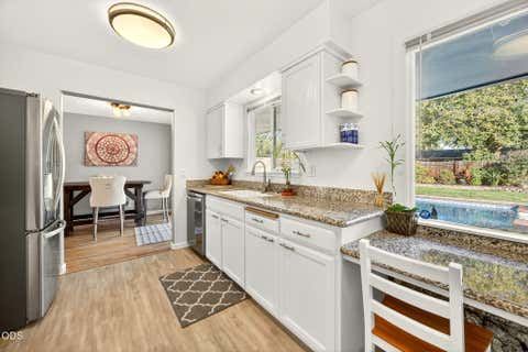 Tiny photo for 349 Lindero AVE, Medford, OR 97504 (MLS # 220227095)