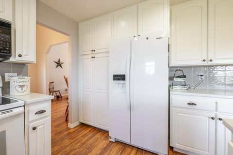 Tiny photo for 106 SE Cody Lane, Madras, OR 97741 (MLS # 220217245)