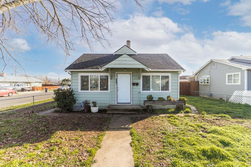 Nice Updated Home large lot walk - in -closest, Conner lot close to school Jewett Elem. New fence