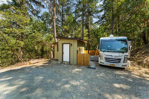 Tiny photo for 289 Shadow Mountain Way, Grants Pass, OR 97527 (MLS # 220226744)