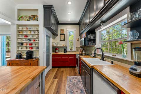 Tiny photo for 289 Shadow Mountain Way, Grants Pass, OR 97527 (MLS # 220226744)