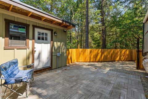 Tiny photo for 289 Shadow Mountain Way, Grants Pass, OR 97527 (MLS # 220226744)
