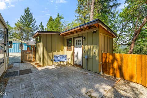 Tiny photo for 289 Shadow Mountain Way, Grants Pass, OR 97527 (MLS # 220226744)