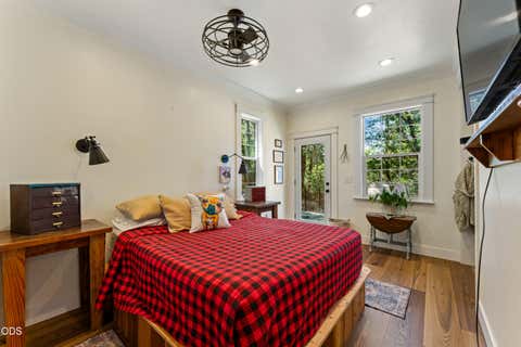 Tiny photo for 289 Shadow Mountain Way, Grants Pass, OR 97527 (MLS # 220226744)