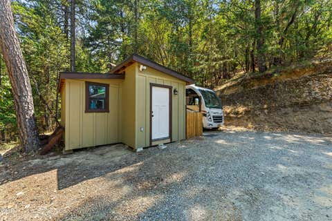 Tiny photo for 289 Shadow Mountain Way, Grants Pass, OR 97527 (MLS # 220226744)