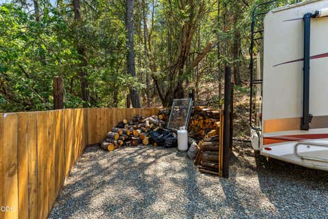 Tiny photo for 289 Shadow Mountain Way, Grants Pass, OR 97527 (MLS # 220226744)