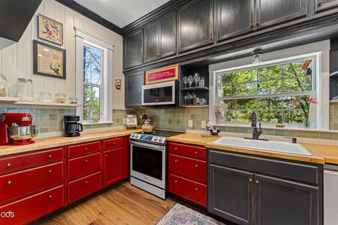 Tiny photo for 289 Shadow Mountain Way, Grants Pass, OR 97527 (MLS # 220226744)