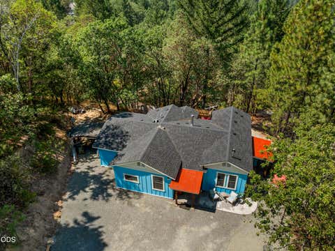 Tiny photo for 289 Shadow Mountain Way, Grants Pass, OR 97527 (MLS # 220226744)