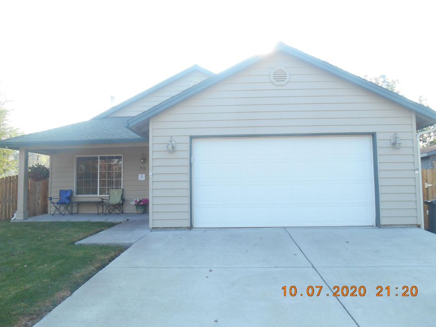 Very nice newer modern home. Quiet street a few blocks from Metolius City Park. New certified wood stove. Great fenced in back yard with alley access. Perfect yard with both front and back automatic sprinklers. Close to the very popular Metolius Grade School. Cascade Mountain view out of front window. This home will sell fast. Call your favorite Realtor now and show this home.