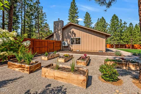 Tiny photo for 69231 Lariat, Sisters, OR 97759 (MLS # 220227121)