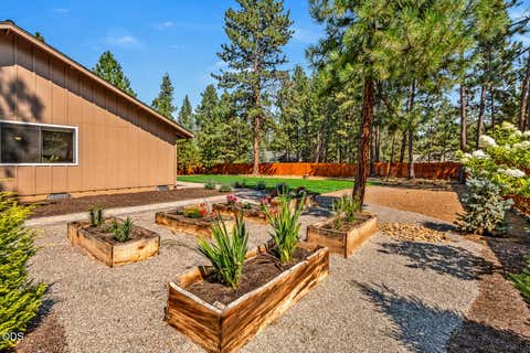 Tiny photo for 69231 Lariat, Sisters, OR 97759 (MLS # 220227121)