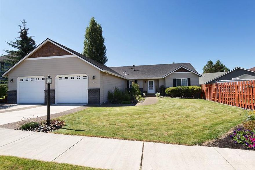 Beautifully maintained single-level home on 1/4 acre corner lot with 960 sq ft garage. Home is located in desirable Hollow Pine Estates. Slate entry leads to great room with gas fireplace. Kitchen with hardwood floor, granite tile counters, 5 burner gas cook top & double oven. Bonus room with 2 ceiling fans adjacent to dining area. Large private master suite. Additional bedrooms and bathroom located separate from master. Laundry room with sink & cabinets. Completely fenced yard & double gate for RV parking.