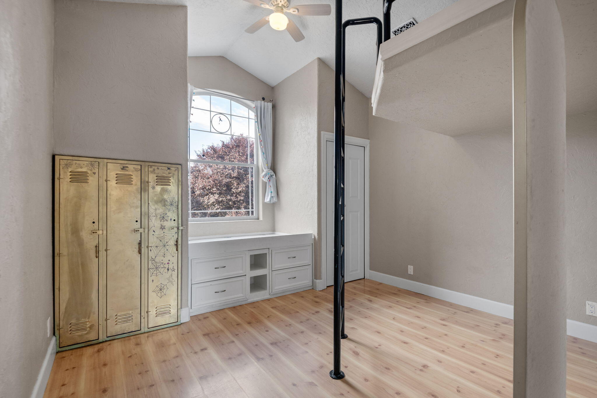 Oak Tree - Residential