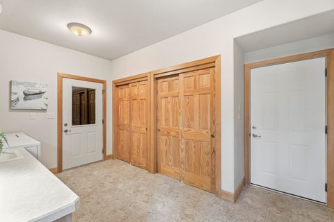 Tiny photo for 53539 Kokanee Way, La Pine, OR 97739 (MLS # 220221573)