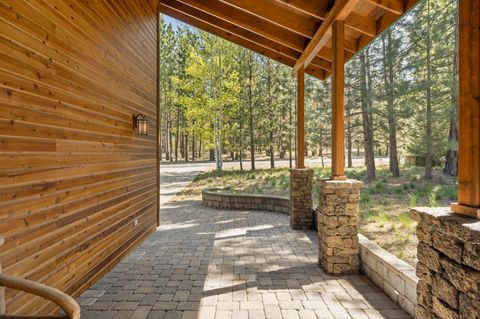 Tiny photo for 53539 Kokanee Way, La Pine, OR 97739 (MLS # 220221573)