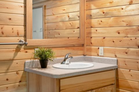 Tiny photo for 53539 Kokanee Way, La Pine, OR 97739 (MLS # 220221573)