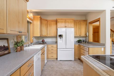 Tiny photo for 53539 Kokanee Way, La Pine, OR 97739 (MLS # 220221573)